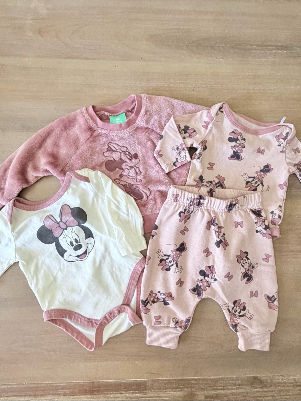Disney Baby Minnie Mouse Pink Baby 4-Piece Outfit Set, Bodysuits, Sweater, 3M
